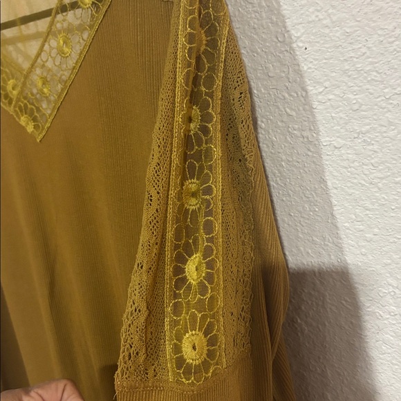 Free People LOLA LACE INSET RELAXED LONG SLEEVE - Picture 4 of 7